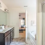 Near Clt Airport - 4Bd - Backyard - Balcony