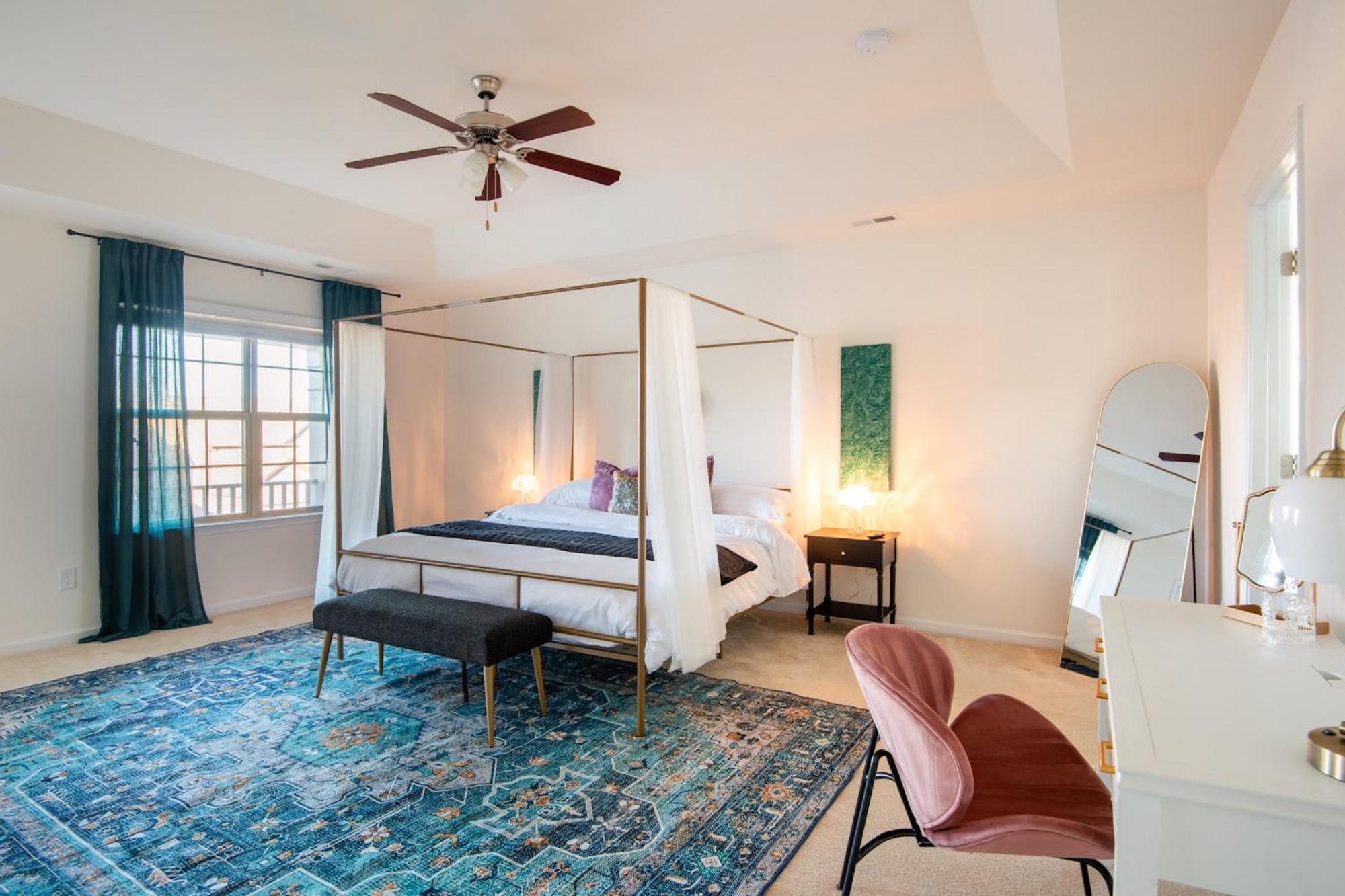 Near Clt Airport - 4bd - Backyard - Balcony Holiday home *
