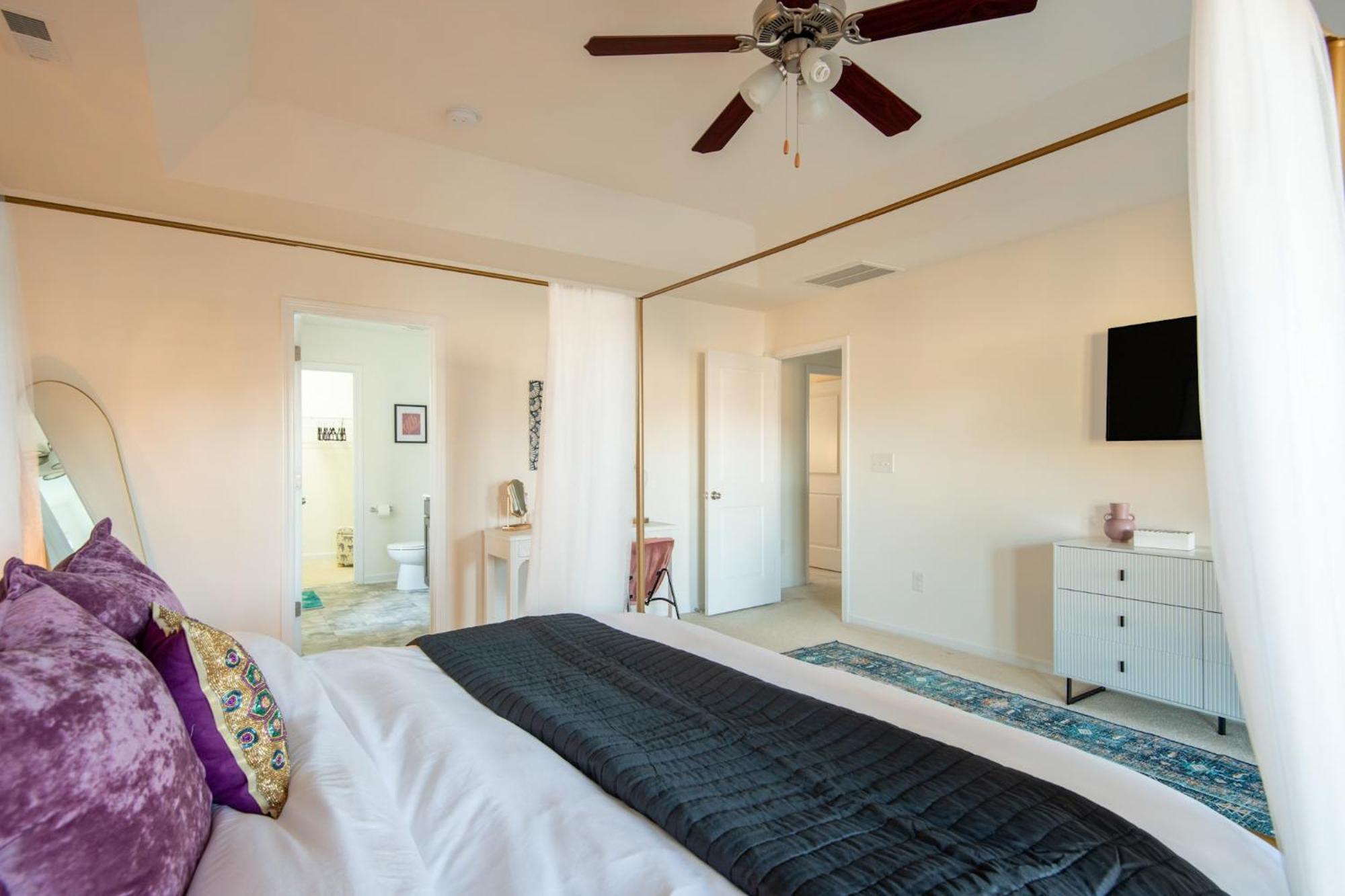 Near Clt Airport - 4bd - Backyard - Balcony *